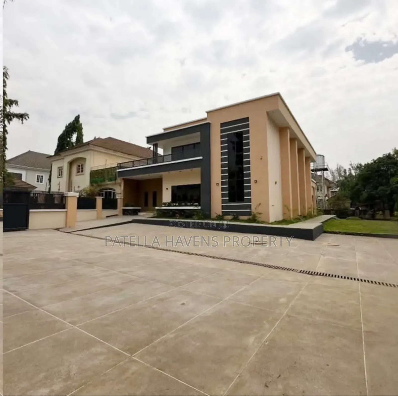 5bdrm Duplex in Apo District for sale in Apo District