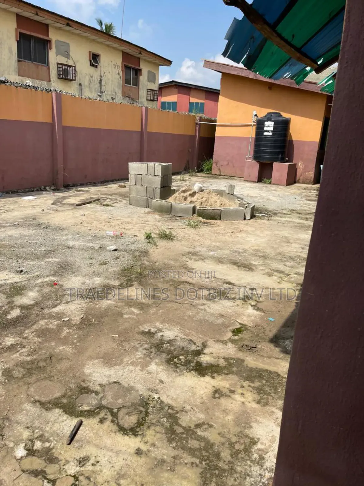 10bdrm Bungalow in Ikola, Abule Egba for sale in Abule Egba