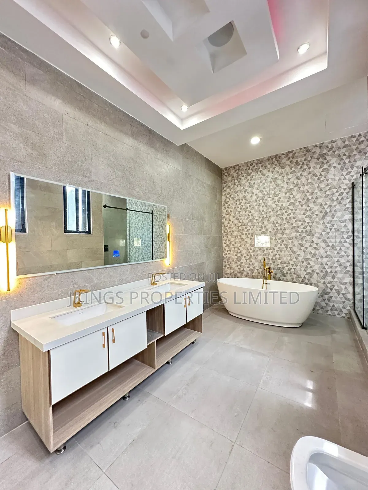 4bdrm Duplex in Medina Estate for sale in Medina
