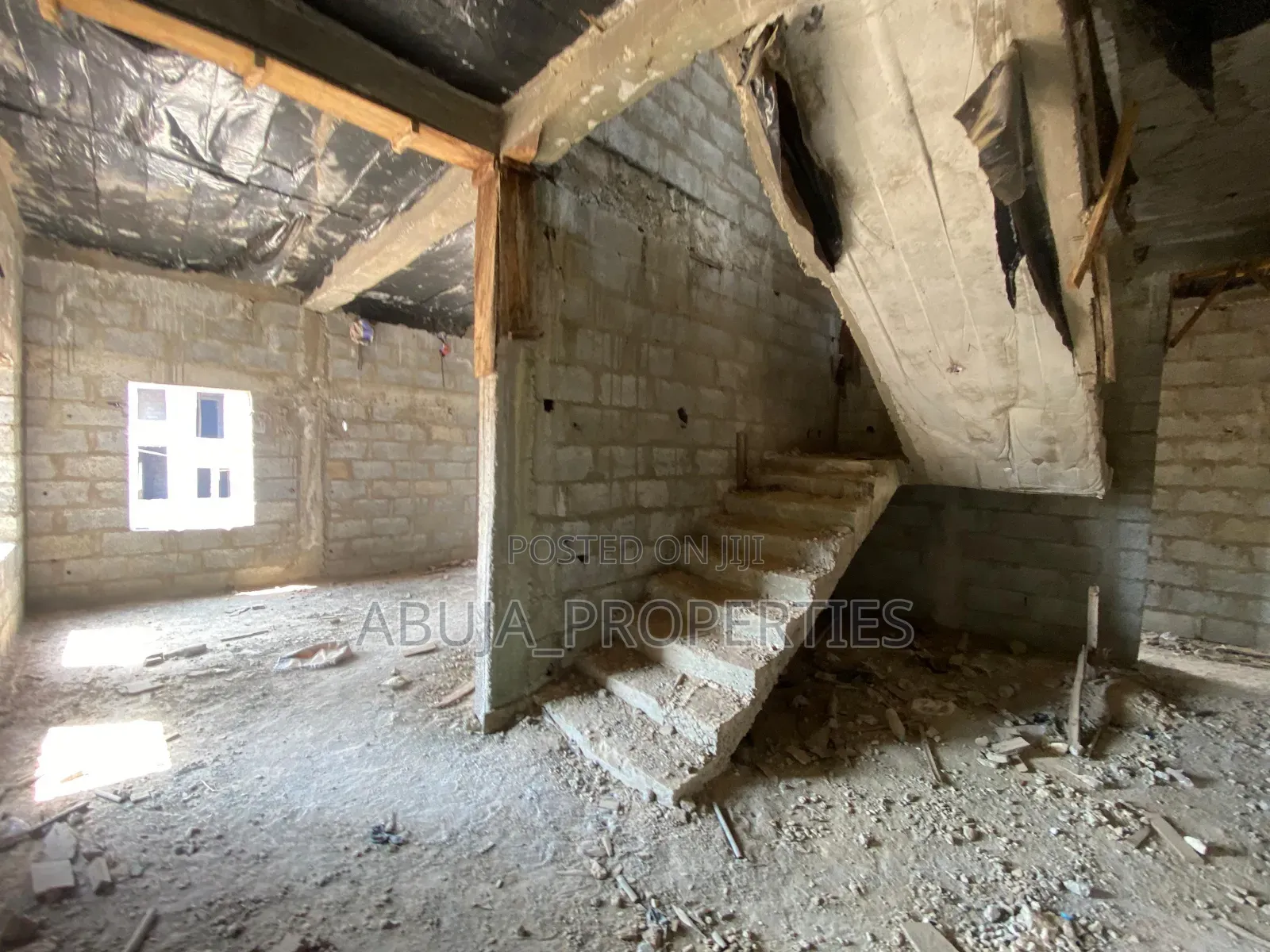 4bdrm Duplex in In A Secured Estate, Life Camp for sale in Life Camp