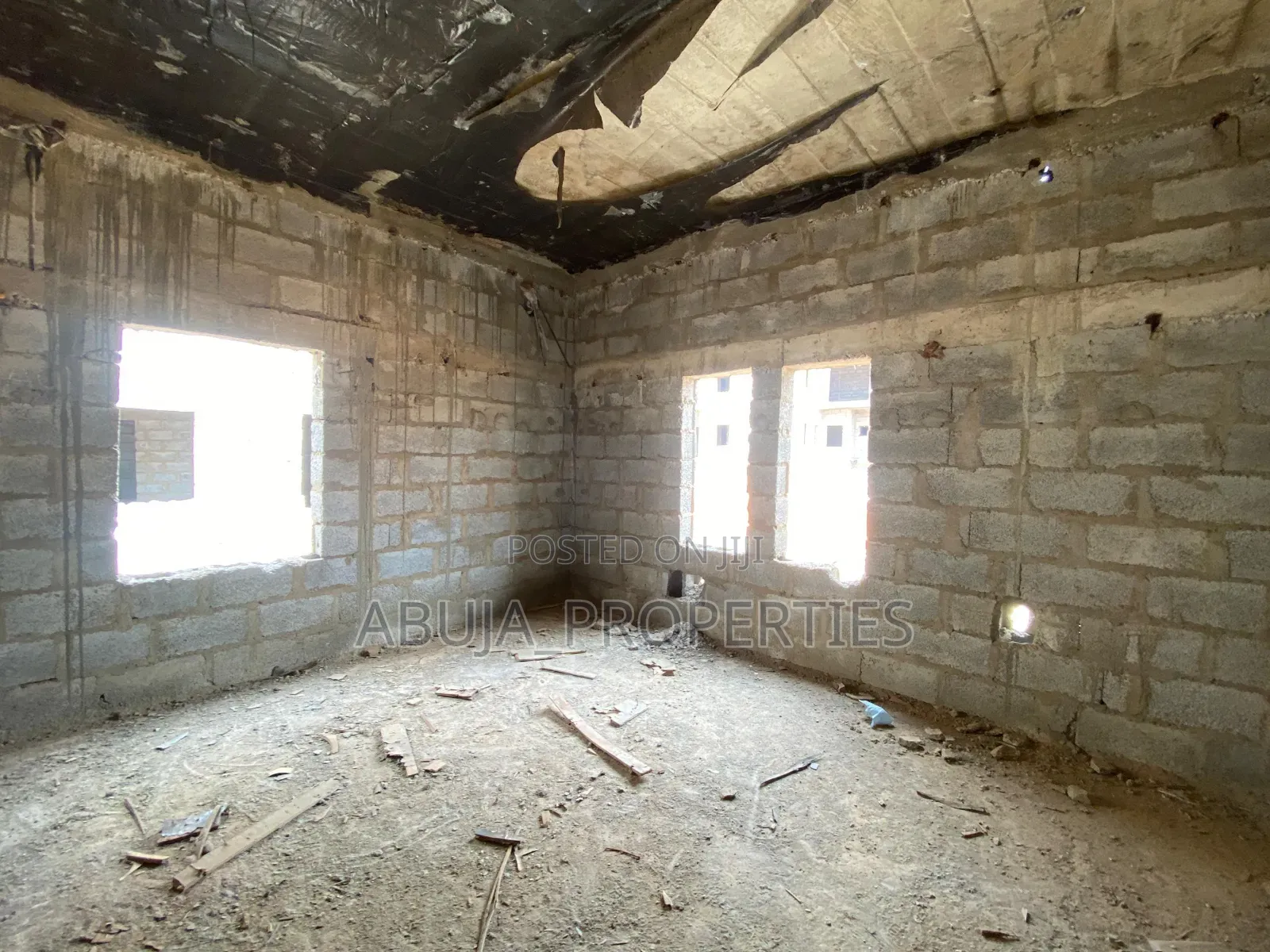 5bdrm Duplex in In A Secured Estate, Life Camp for sale in Life Camp