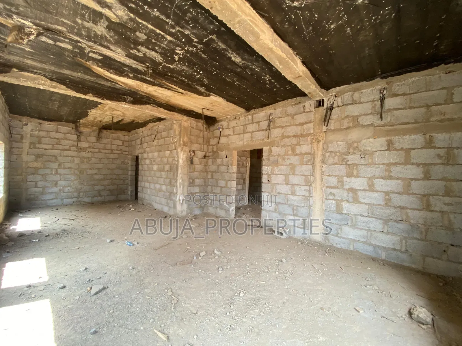 5bdrm Duplex in In A Secured Estate, Life Camp for sale in Life Camp