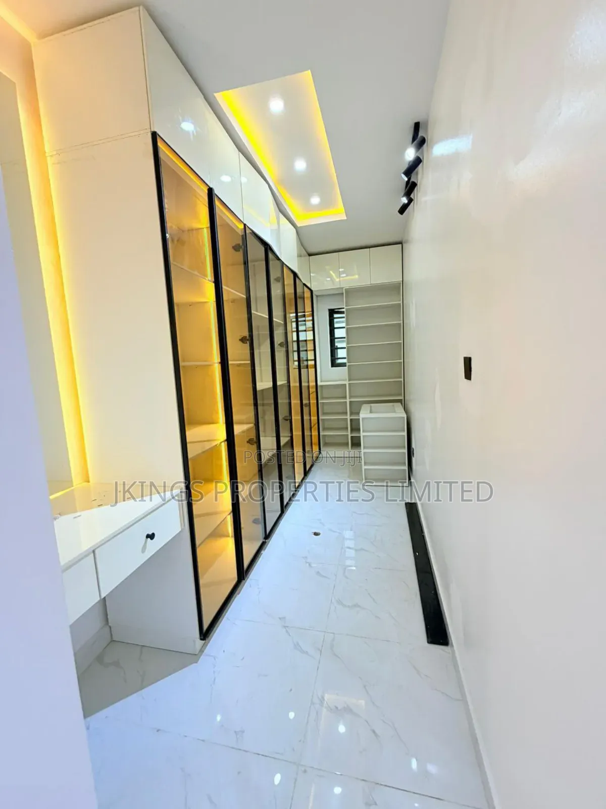 4bdrm Duplex in Arowojobe Estate for sale in Maryland
