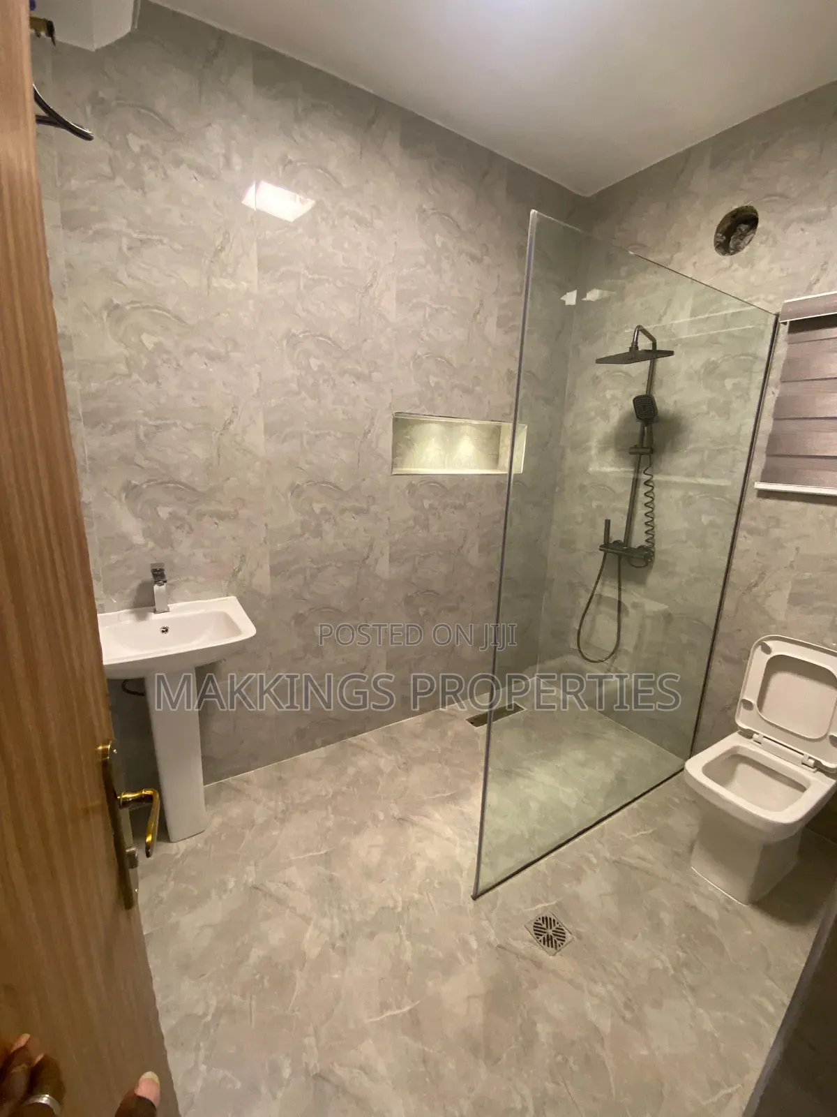 3bdrm Apartment in Ahmadu Bello Way for rent in Ahmadu Bello Way