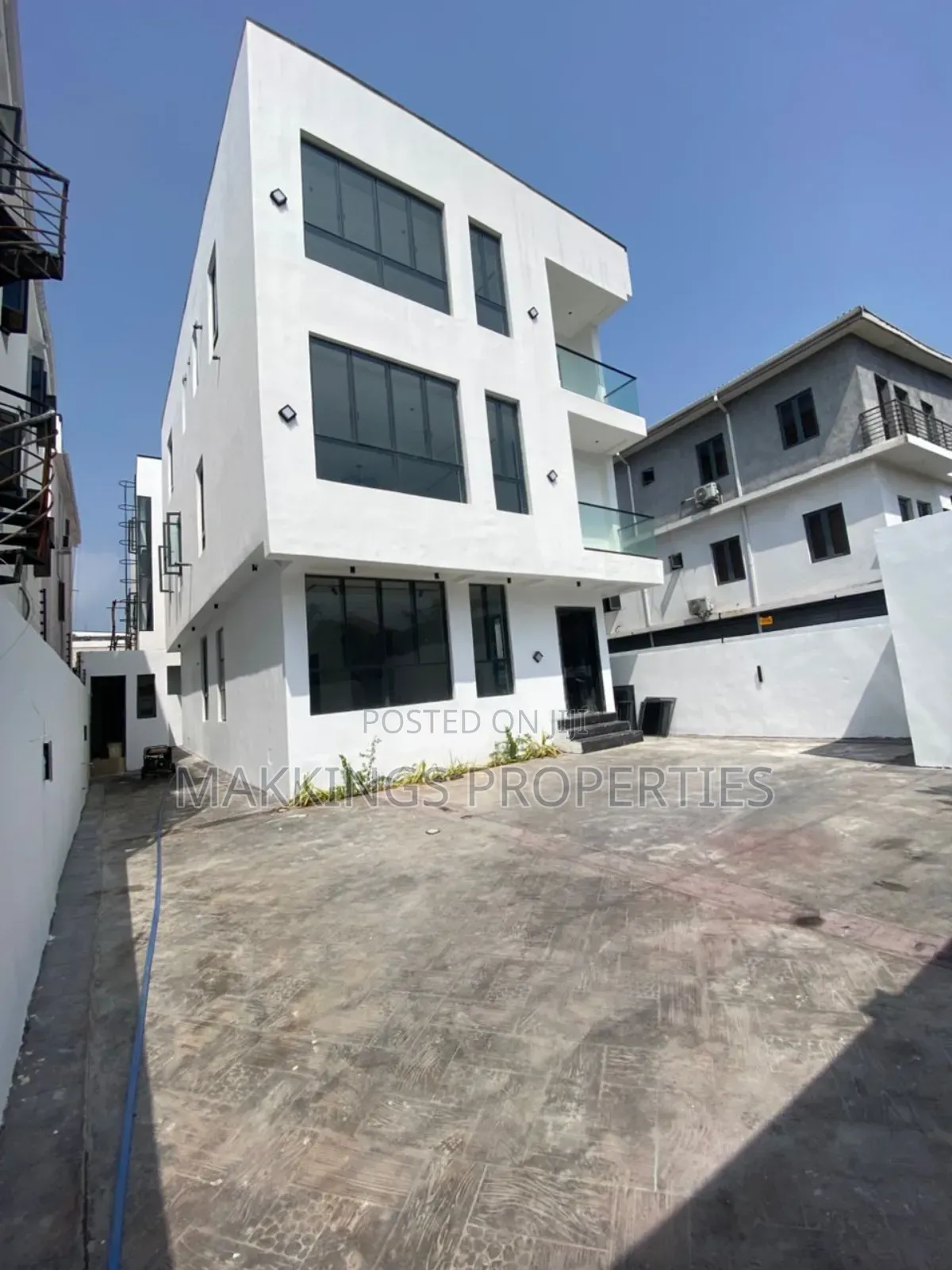 5bdrm Duplex in Lekki Phase 1 for sale in Lekki Phase 1