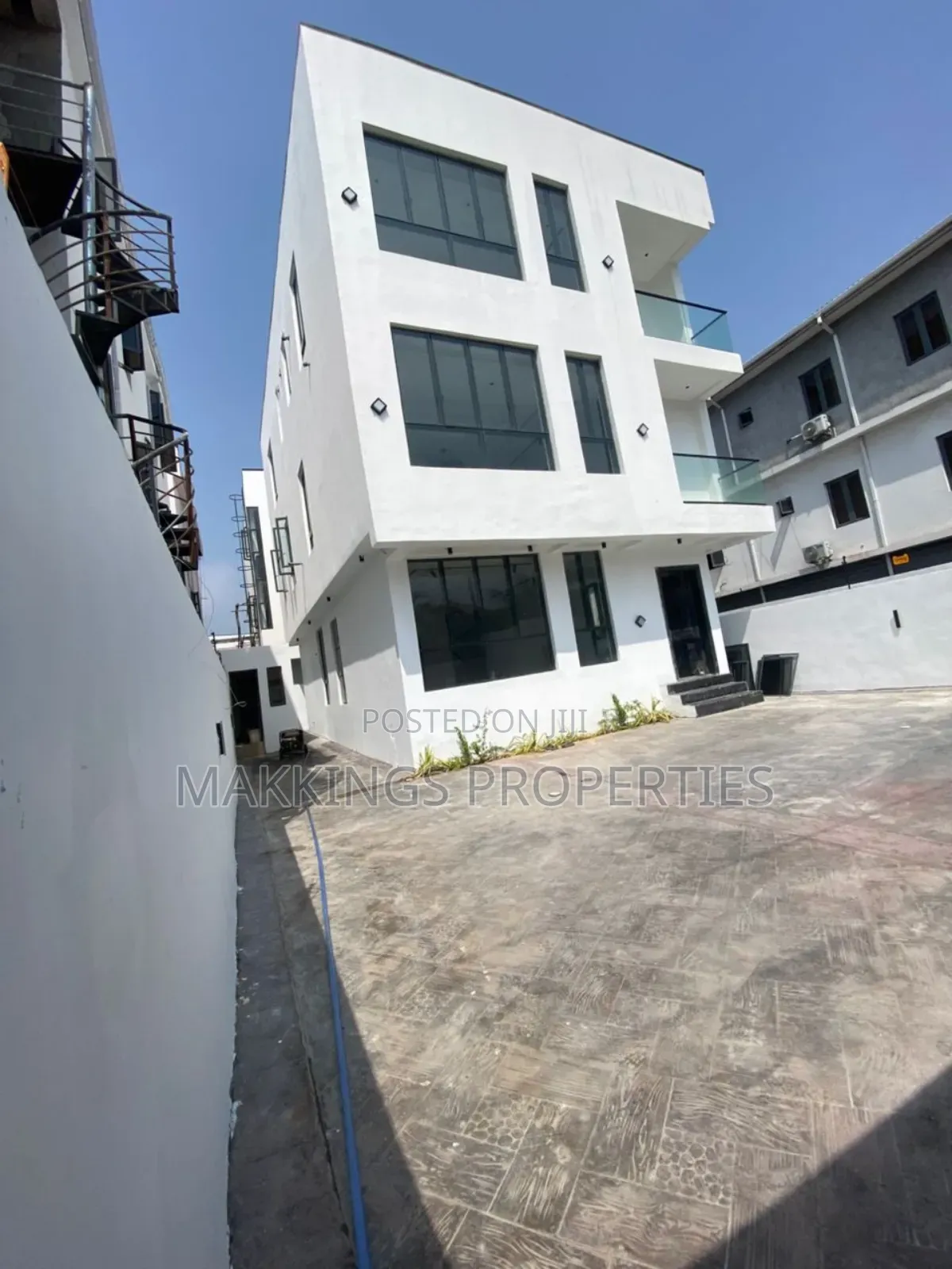 5bdrm Duplex in Lekki Phase 1 for sale in Lekki Phase 1