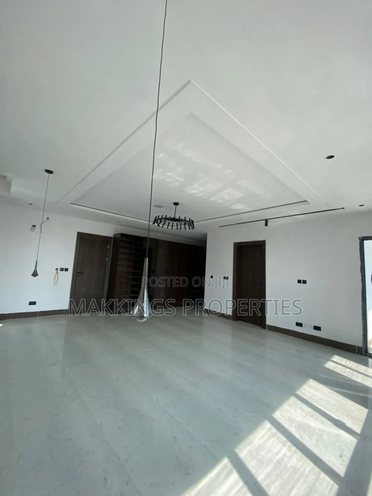 5bdrm Duplex in Lekki Phase 1 for sale in Lekki Phase 1