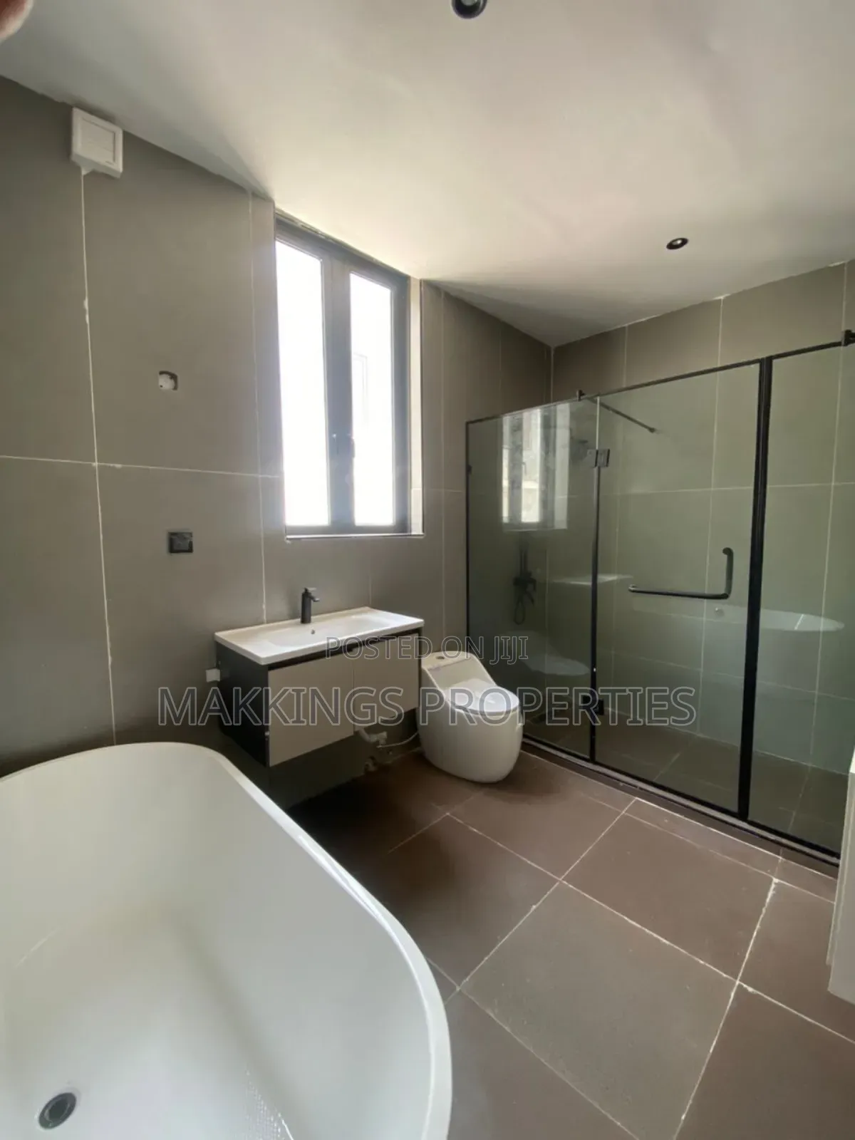 5bdrm Duplex in Lekki Phase 1 for sale in Lekki Phase 1