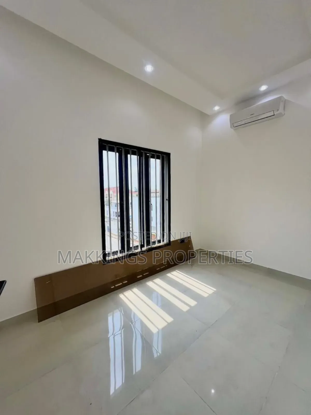 5bdrm Duplex in Lekki Phase 1 for sale in Lekki Phase 1