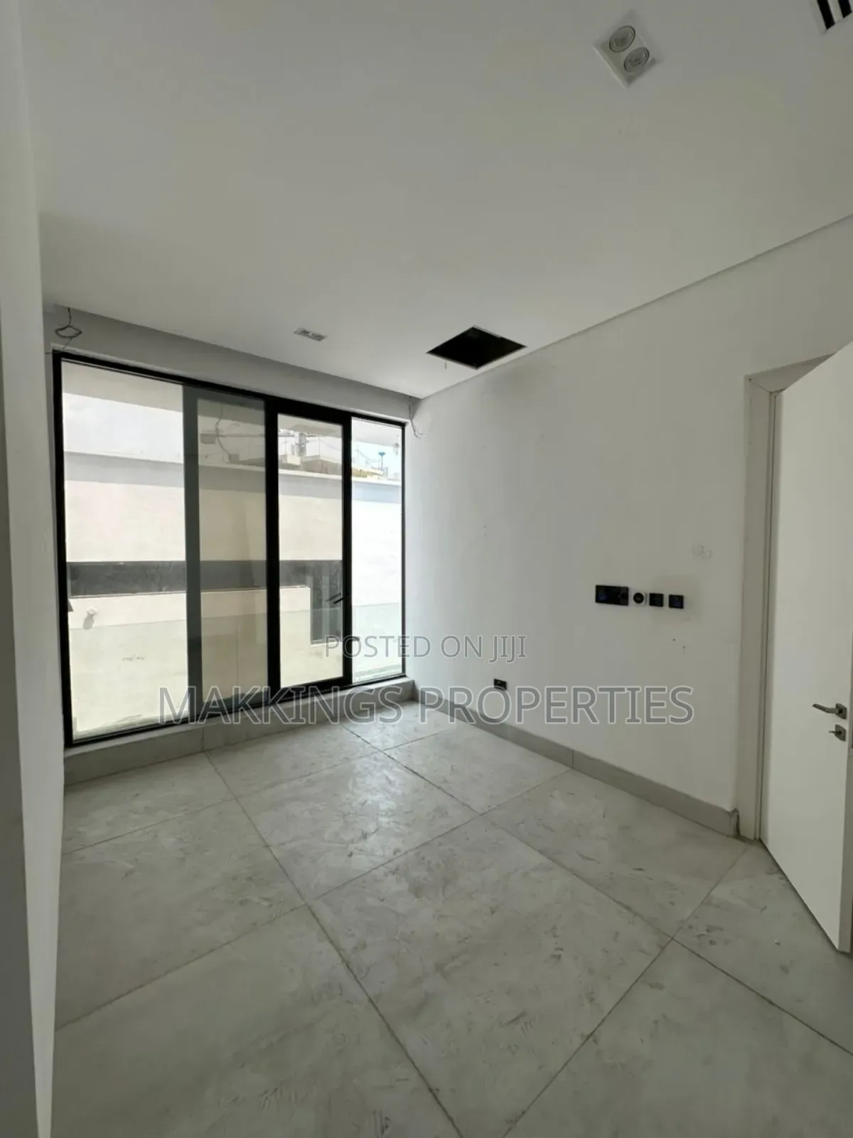5bdrm Duplex in Banana Island for sale in Banana Island