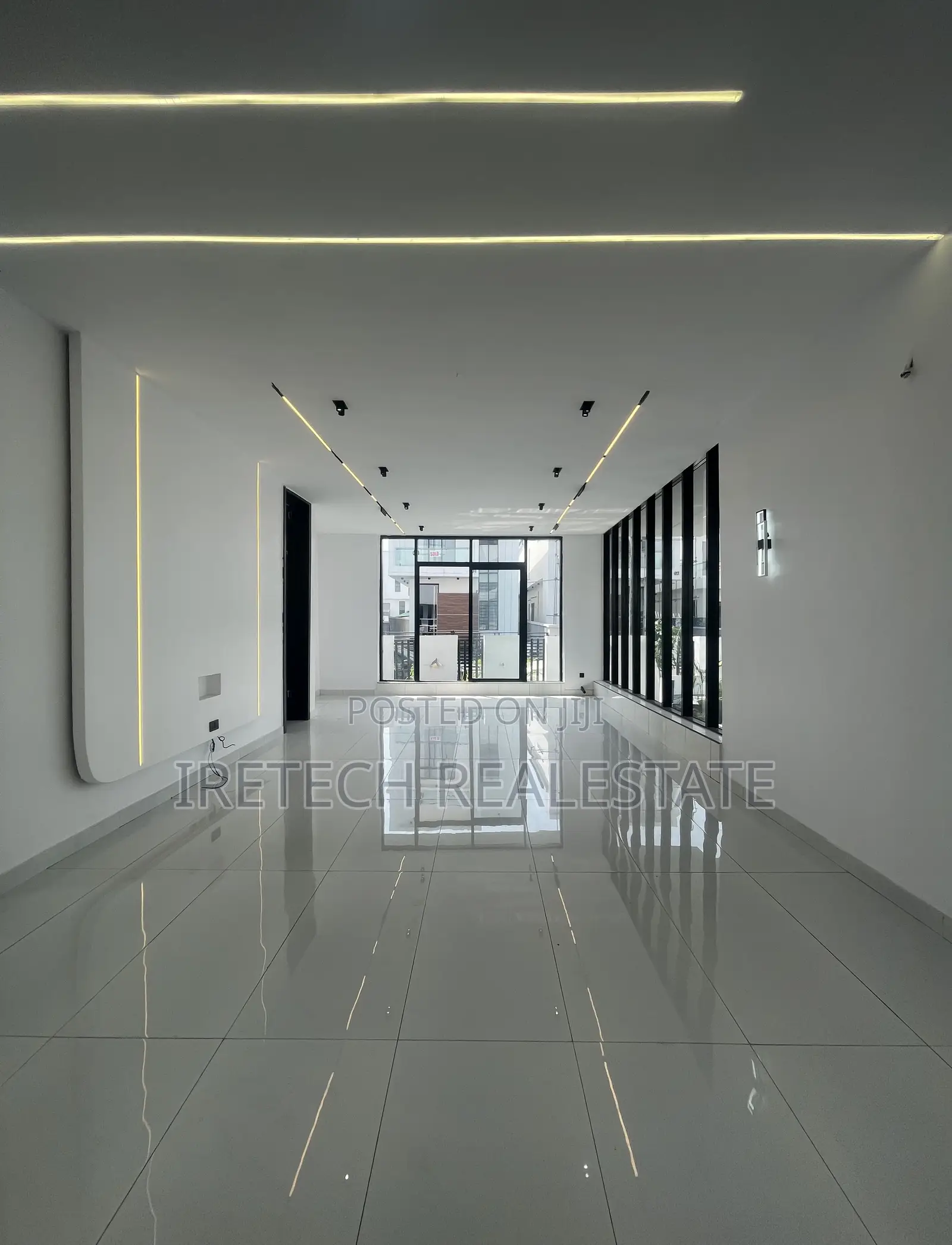 5bdrm Duplex in Chevron In A Secured for sale in Chevron