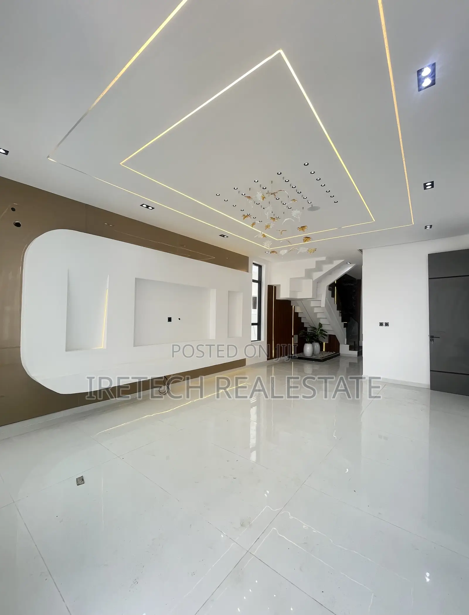 4bdrm Duplex in Chevron Secured for sale in Chevron