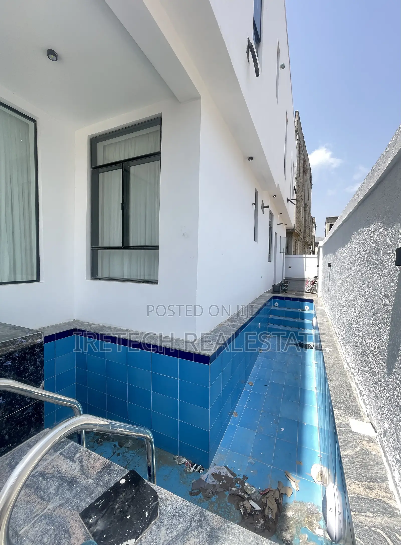 4bdrm Duplex in Chevron Secured for sale in Chevron