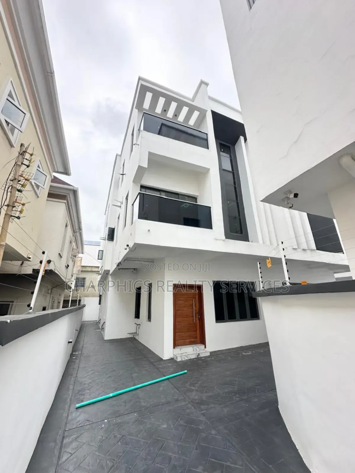5 Bedroom Duplex With a Gym Room and a Study Room +Bq. Ologolo, in Osapa london