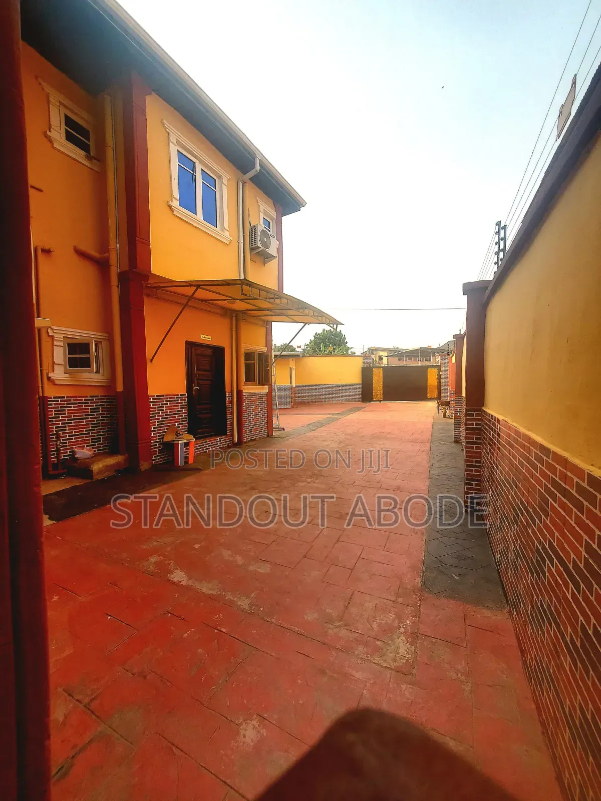 25 Rooms Functioning Hotel Urgently for Sale in Egbeda in Egbeda