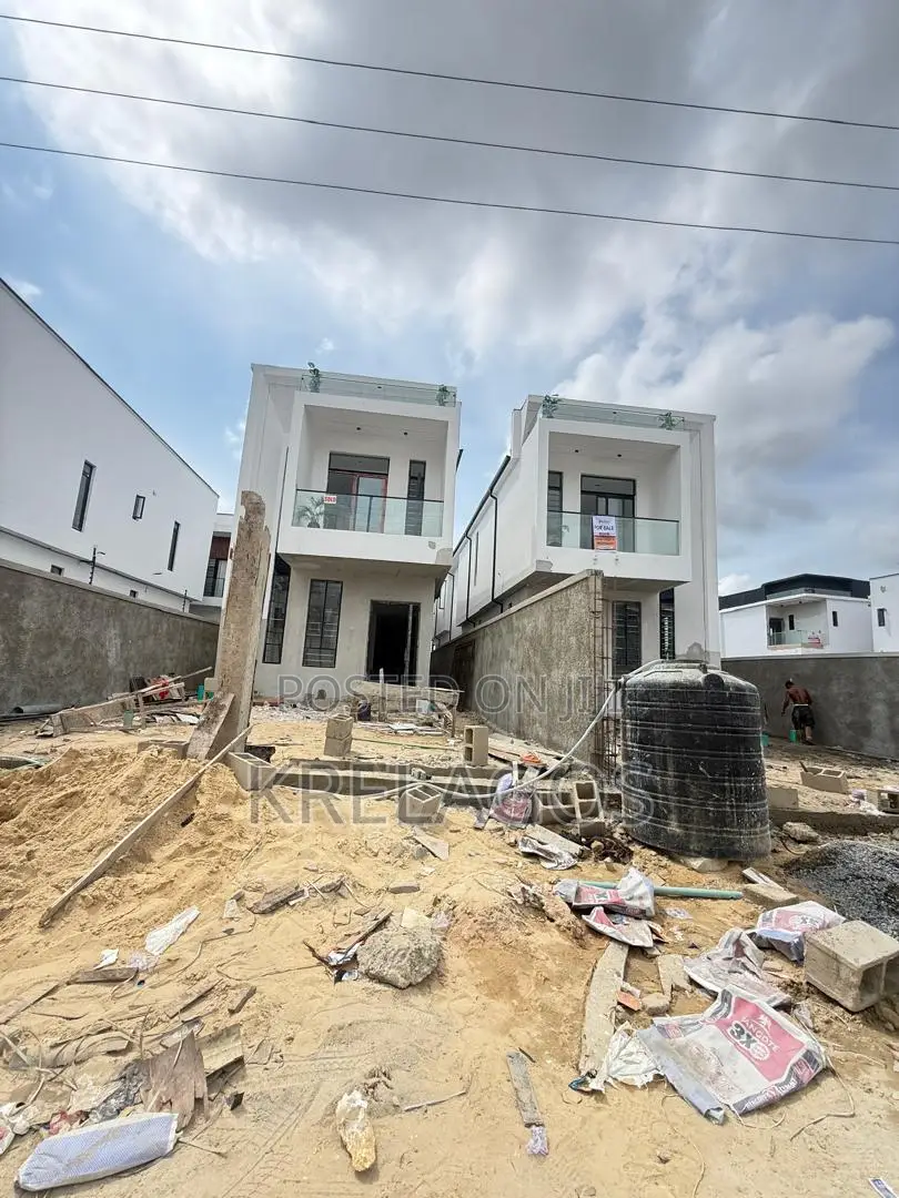 5bdrm Duplex in Ogombo for sale in Ogombo