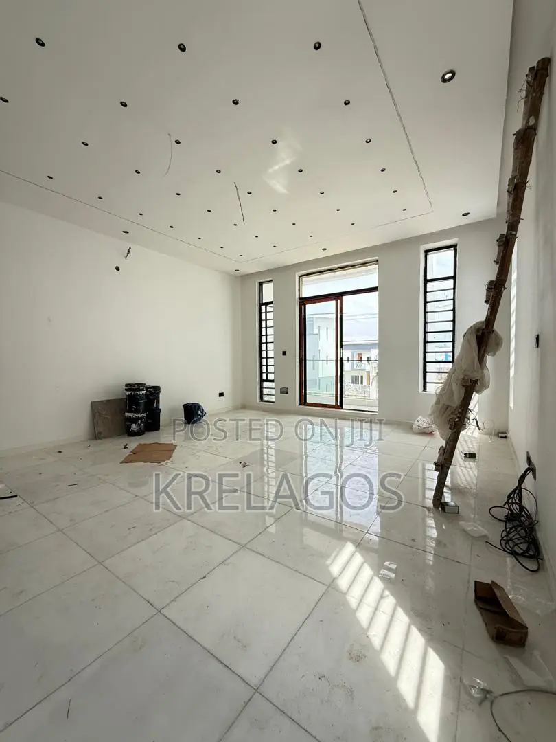 5bdrm Duplex in Ogombo for sale in Ogombo