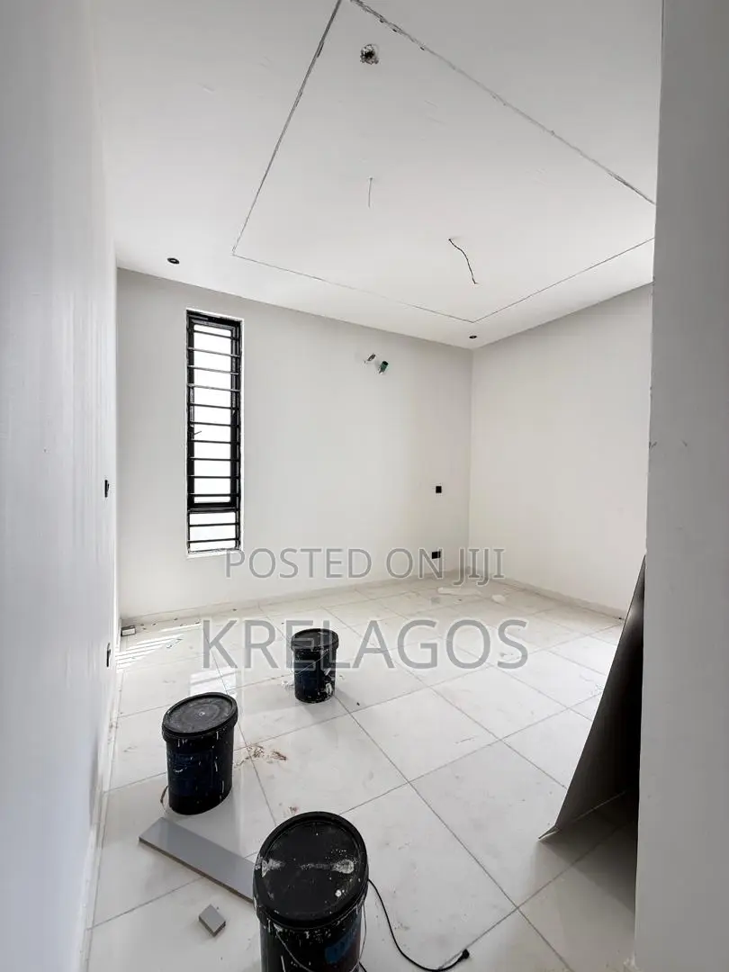 5bdrm Duplex in Ogombo for sale in Ogombo