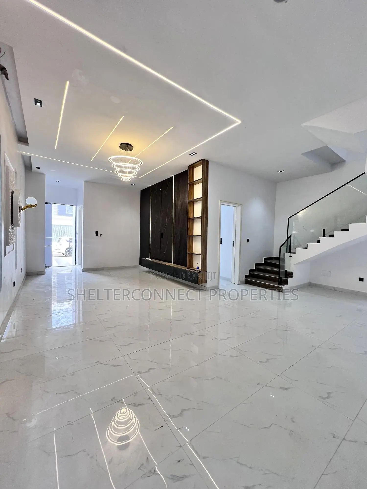 5bdrm Duplex in Ikota for sale in Ikota