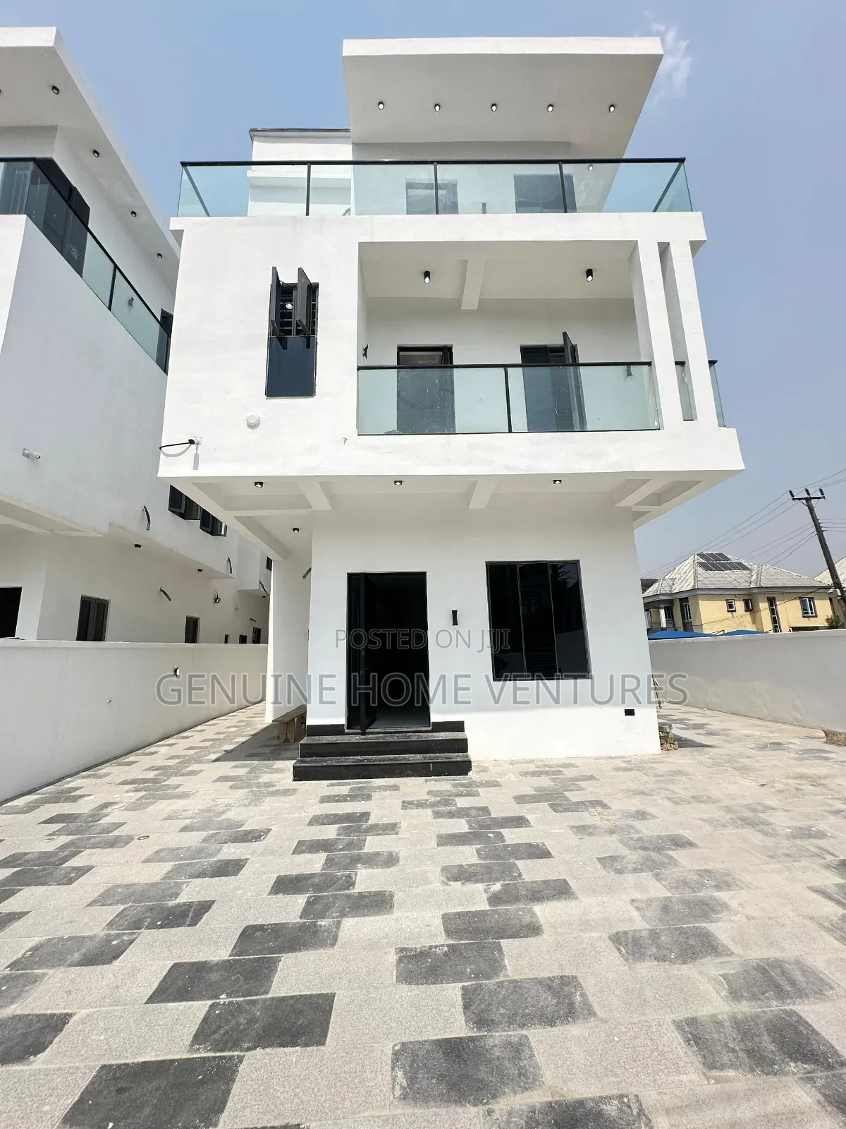 5bdrm Duplex in Lekki County, Ikota for sale in Ikota