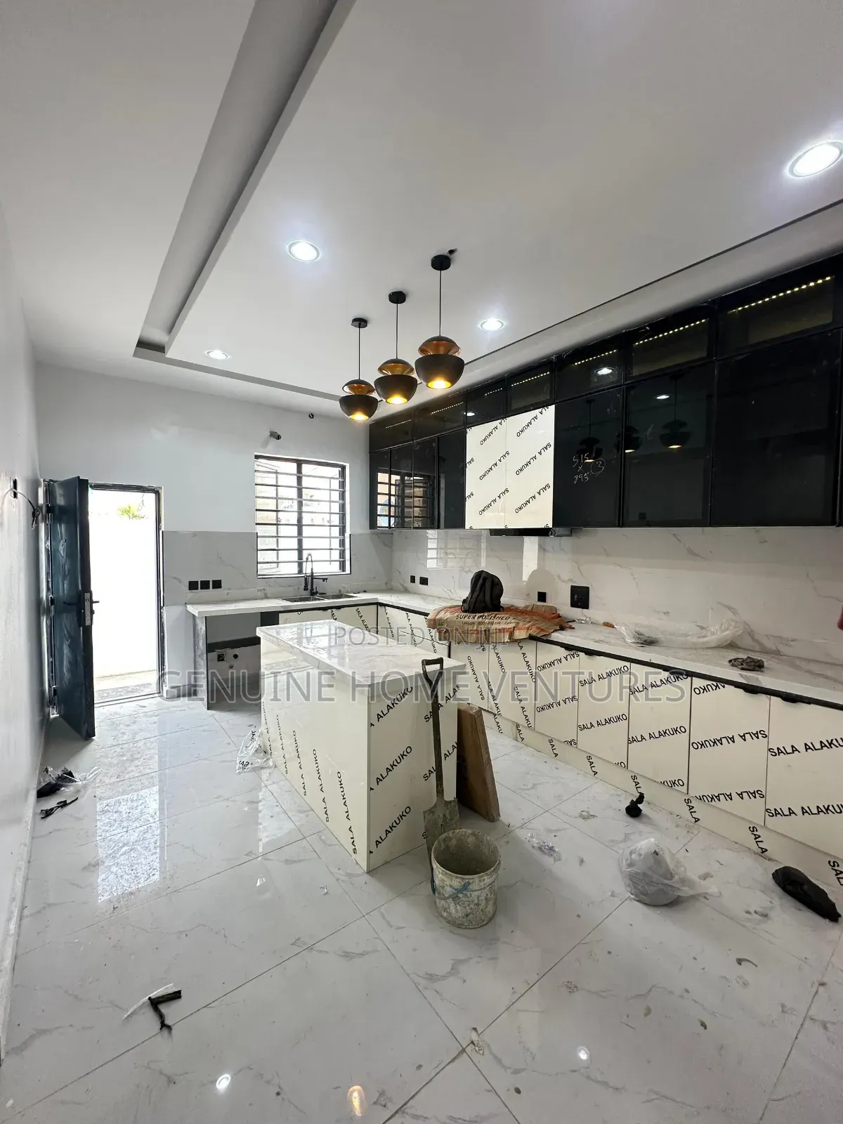 5bdrm Duplex in Lekki County, Ikota for sale in Ikota