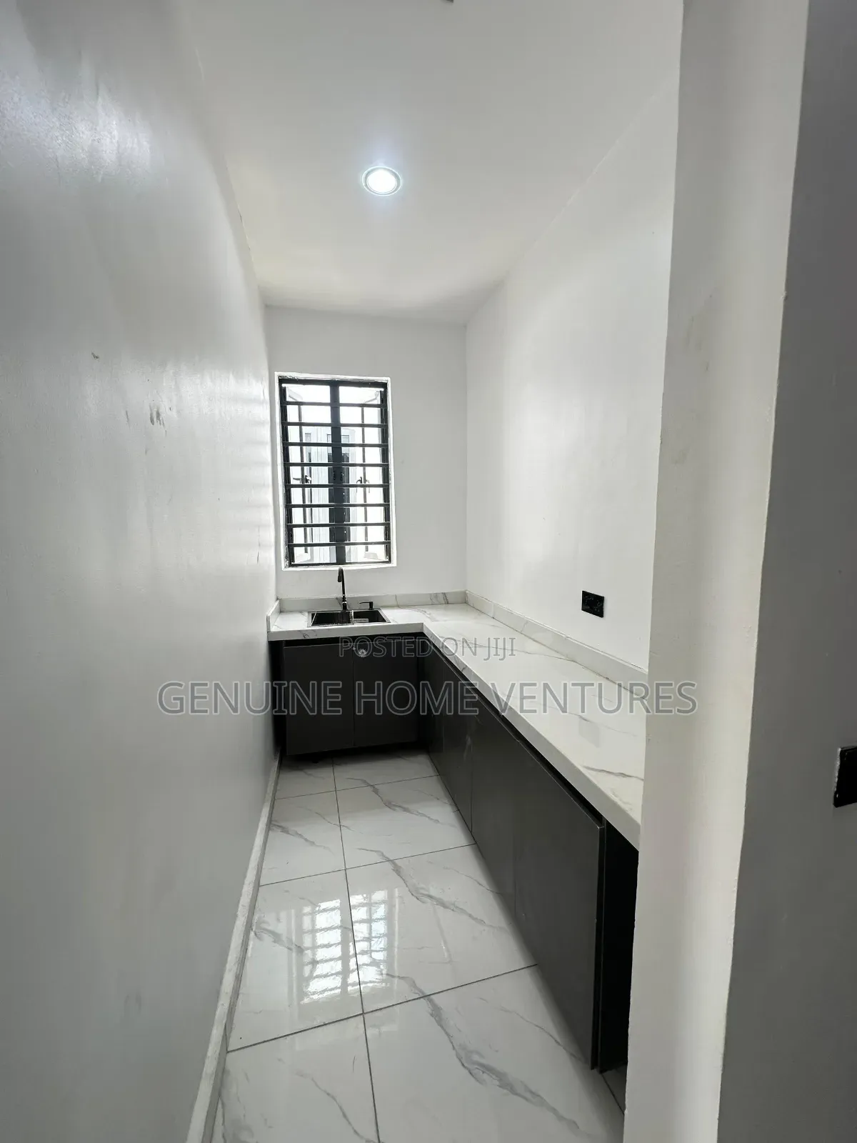 5bdrm Duplex in Lekki County, Ikota for sale in Ikota