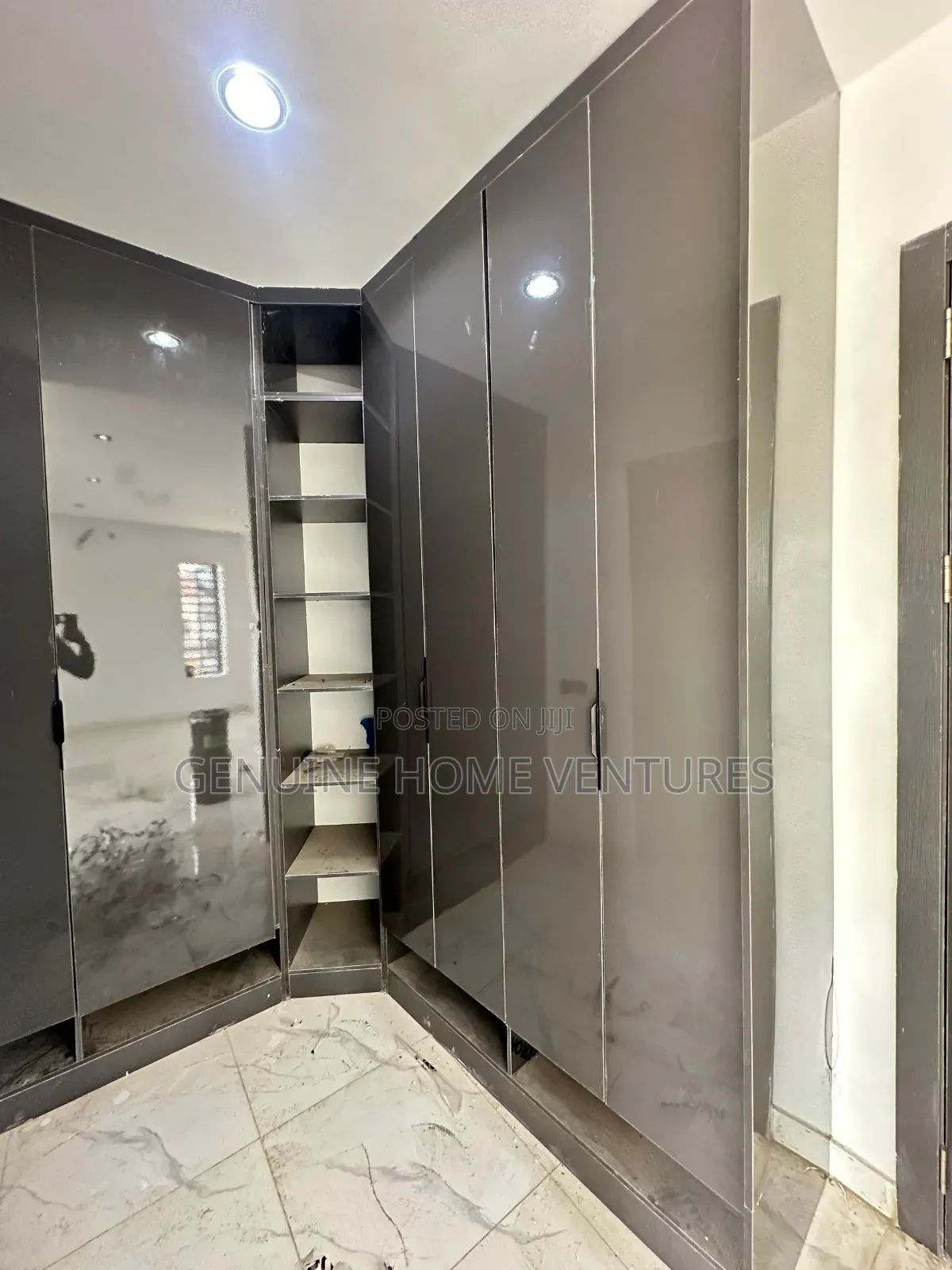 5bdrm Duplex in Lekki County, Ikota for sale in Ikota