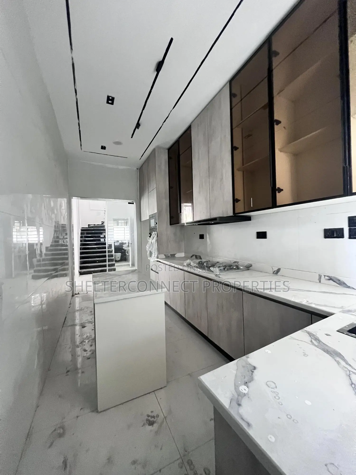 4bdrm Duplex in Ikota for sale in Ikota