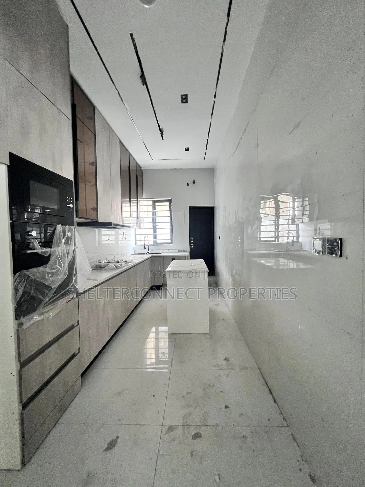 4bdrm Duplex in Ikota for sale in Ikota