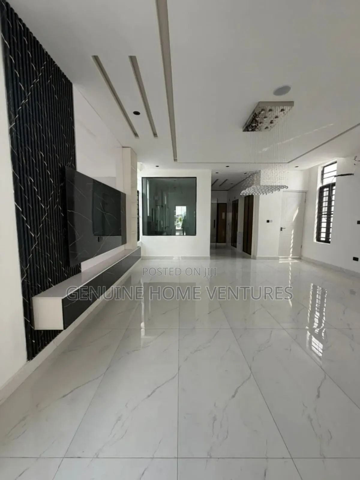 5bdrm Duplex in Chevron for sale in Chevron