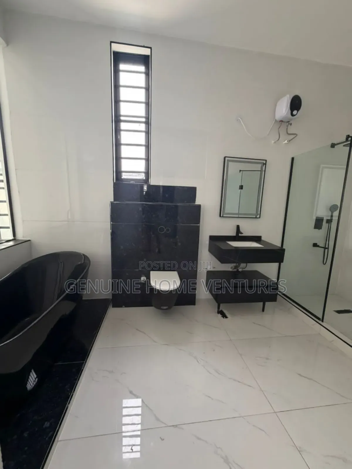 5bdrm Duplex in Chevron for sale in Chevron
