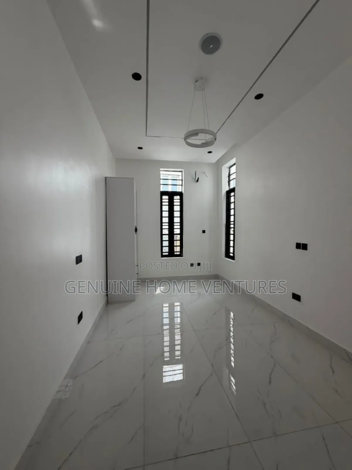 5bdrm Duplex in Chevron for sale in Chevron