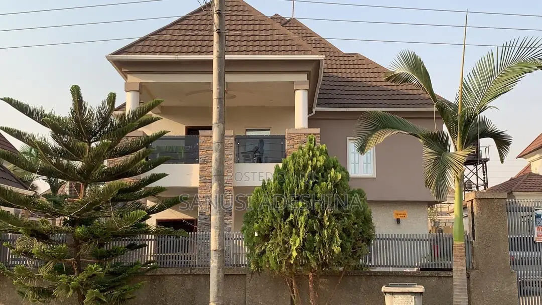5bdrm Duplex in Life Camp ,Fct Abuja for sale in Life Camp