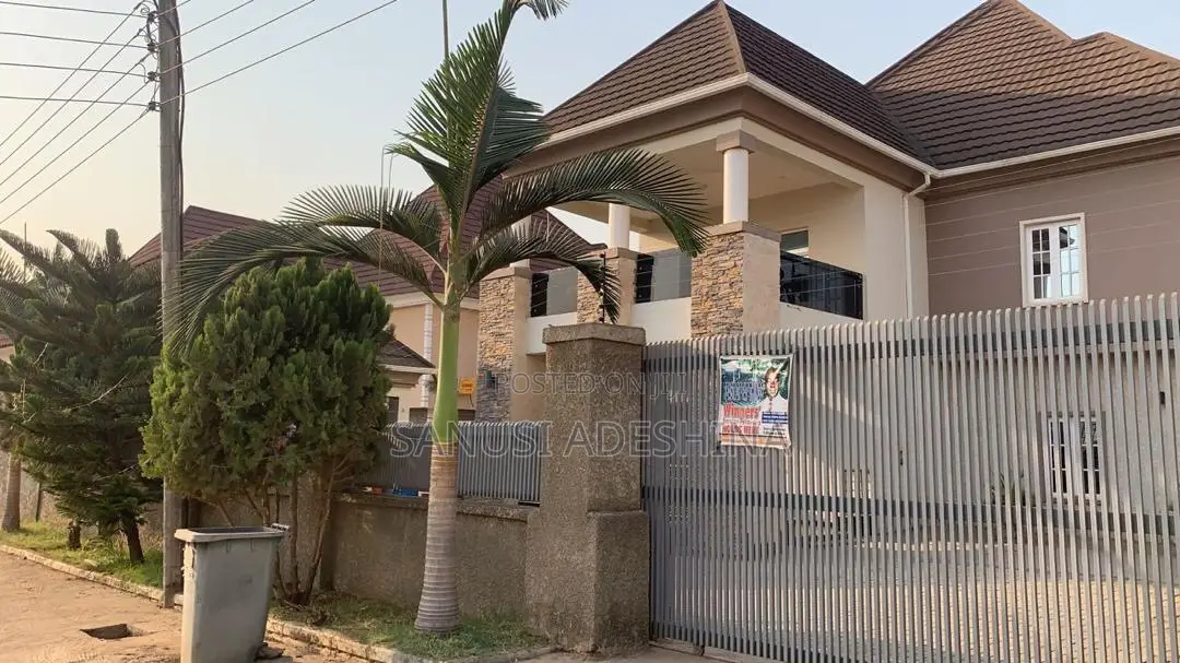 5bdrm Duplex in Life Camp ,Fct Abuja for sale in Life Camp