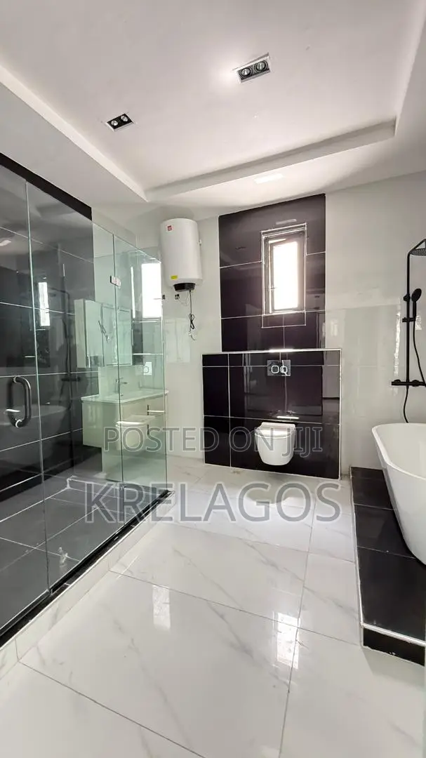 5bdrm Duplex in Sangotedo for sale in Sangotedo
