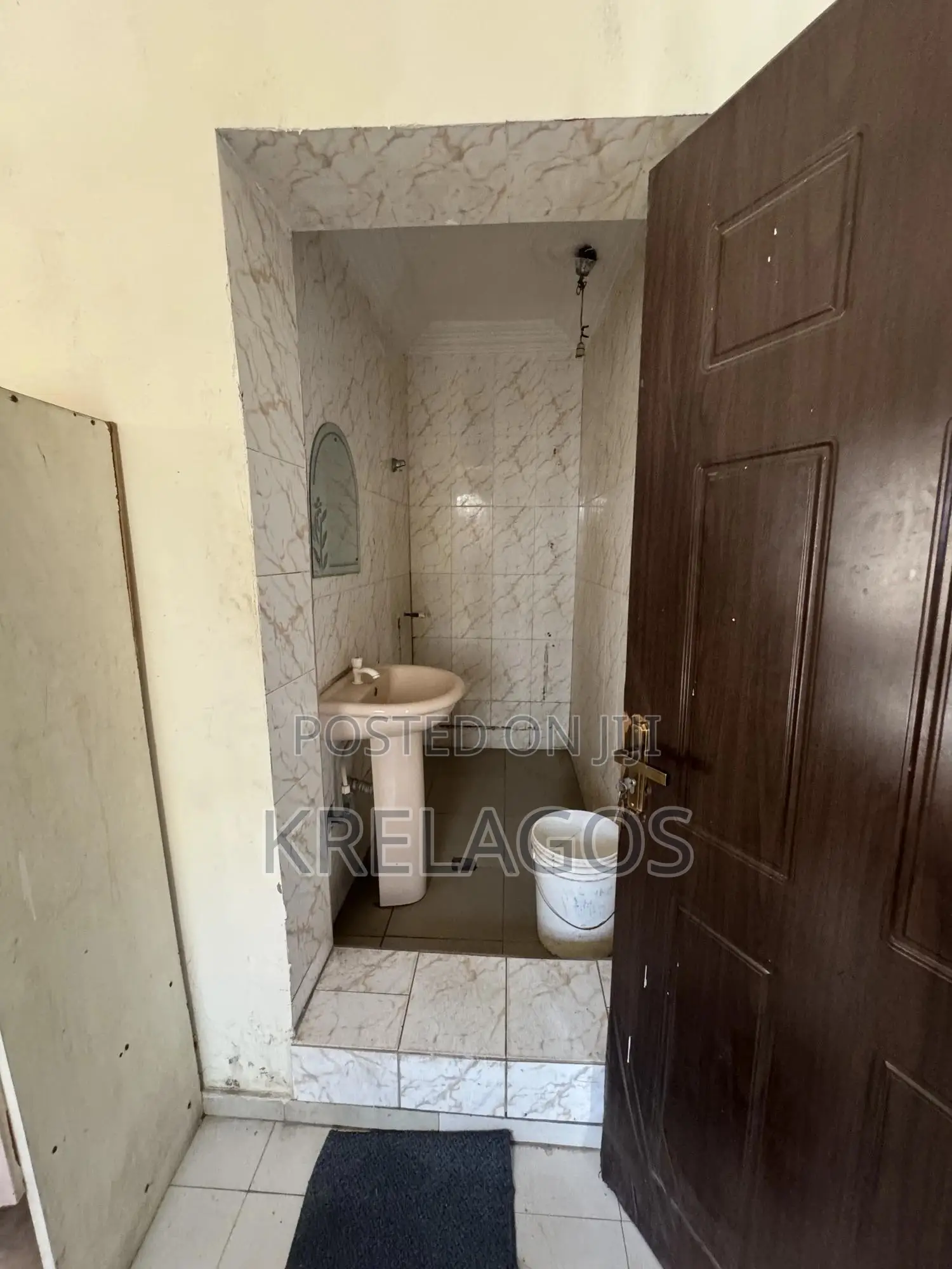 18bdrm Block of Flats in Ado / Ajah for sale in Ado / Ajah