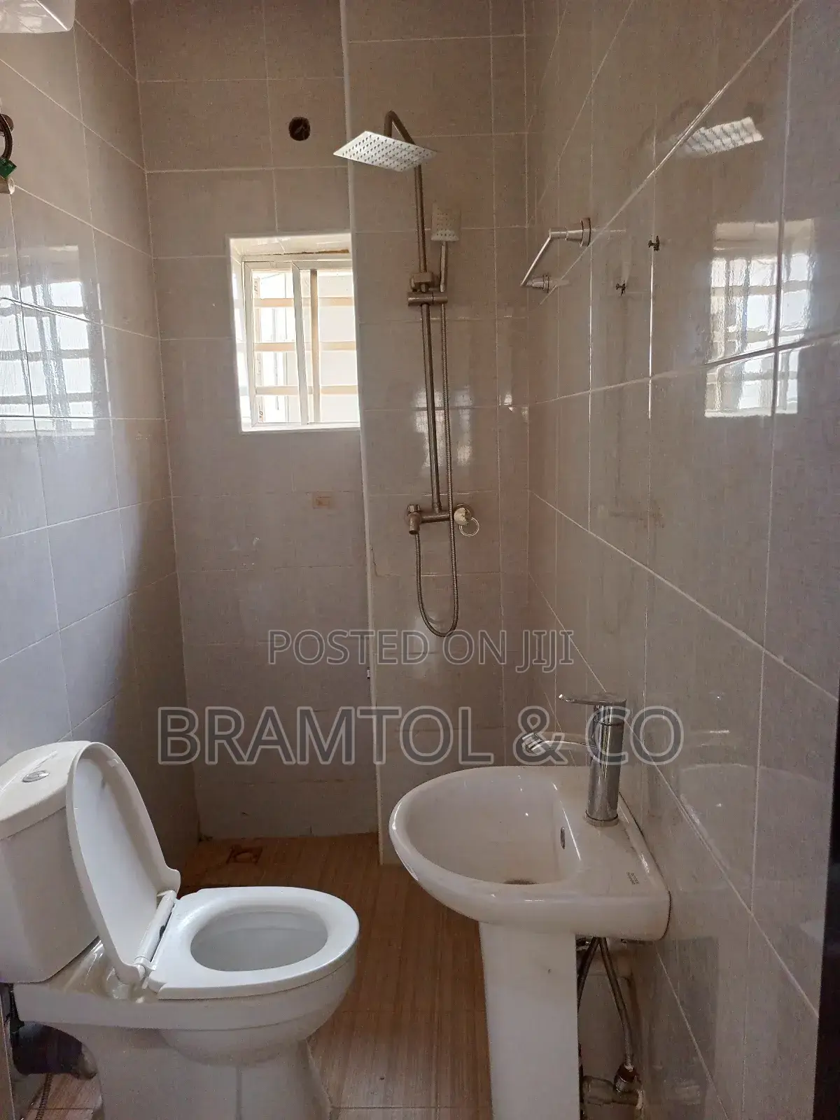 Neat 3 Bedroom for Residence or Airbnb in Jahi