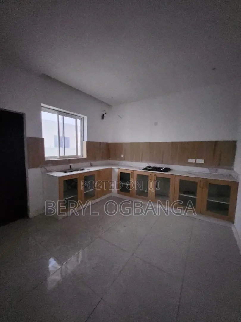 5bdrm Duplex in Lekki Phase 2 for rent in Lekki Phase 2