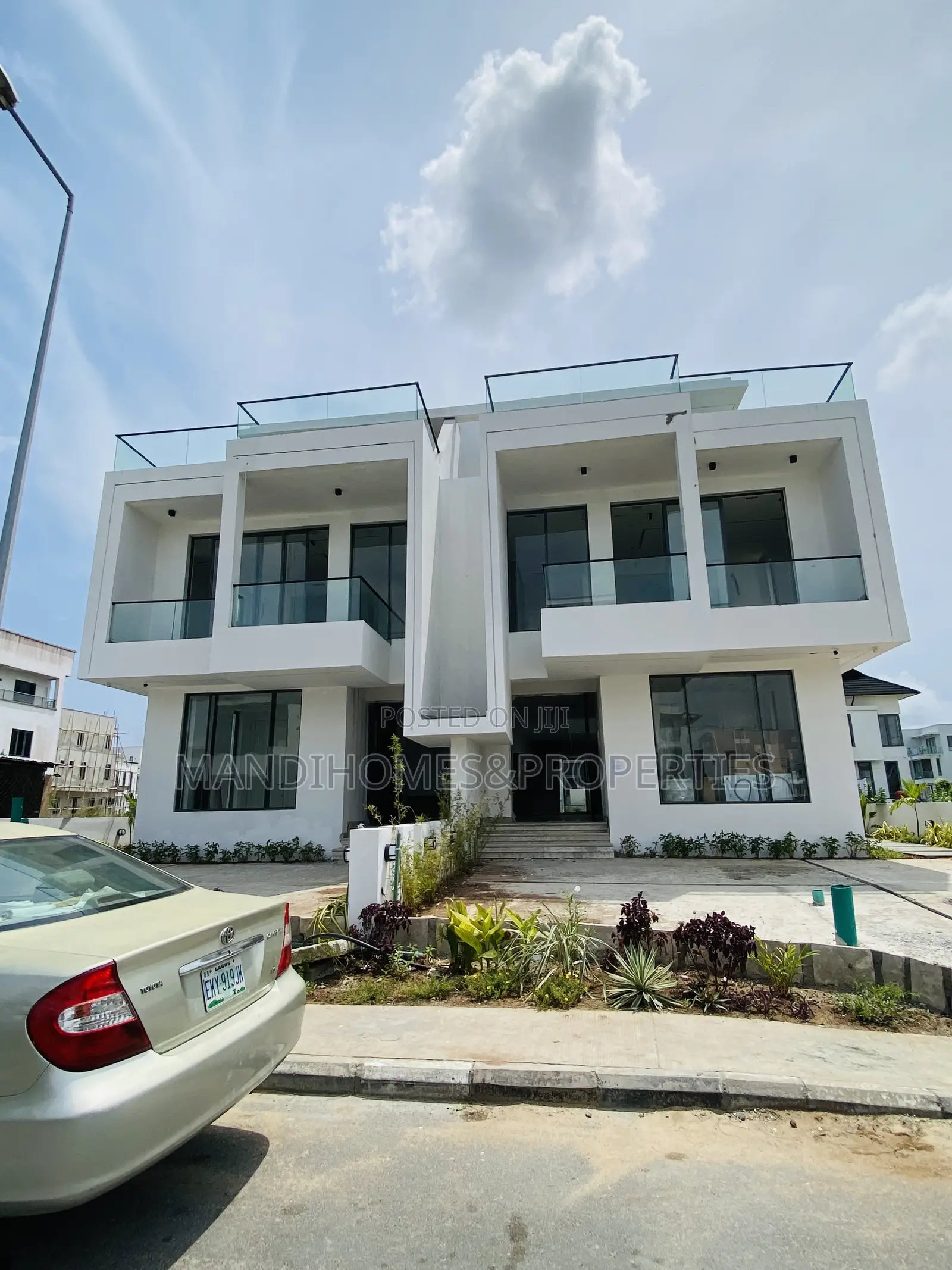 5bdrm Duplex in Cowrie Creek, Lekki for sale in Lekki