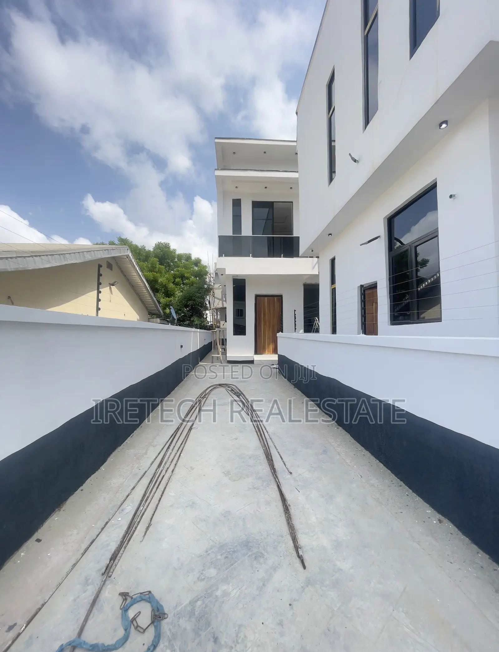 4bdrm Duplex in Ajah By Lagos, Off Lekki-Epe Expressway for sale in Off Lekki-Epe Expressway