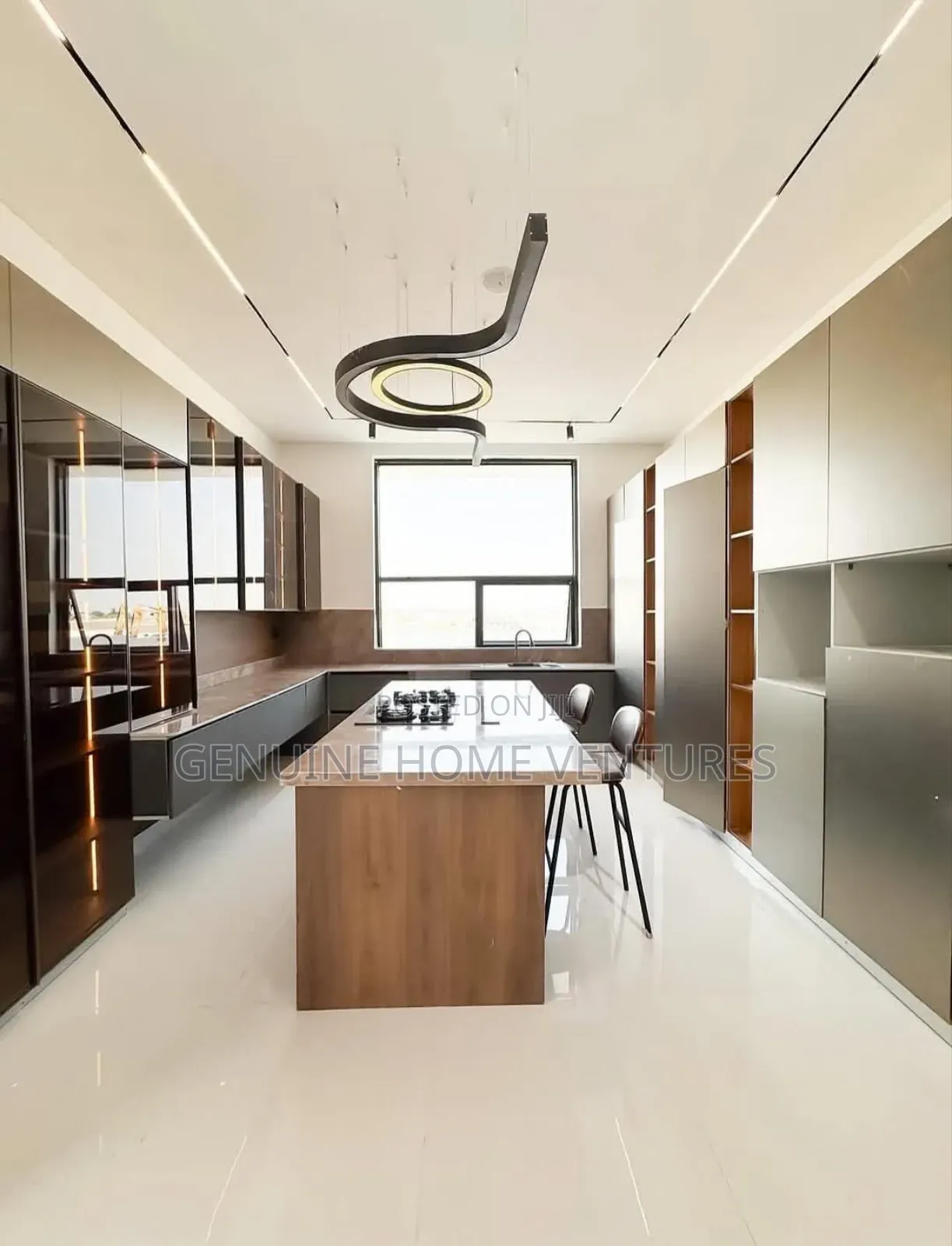 5bdrm Duplex in Osapa London Lekki for sale in Osapa london