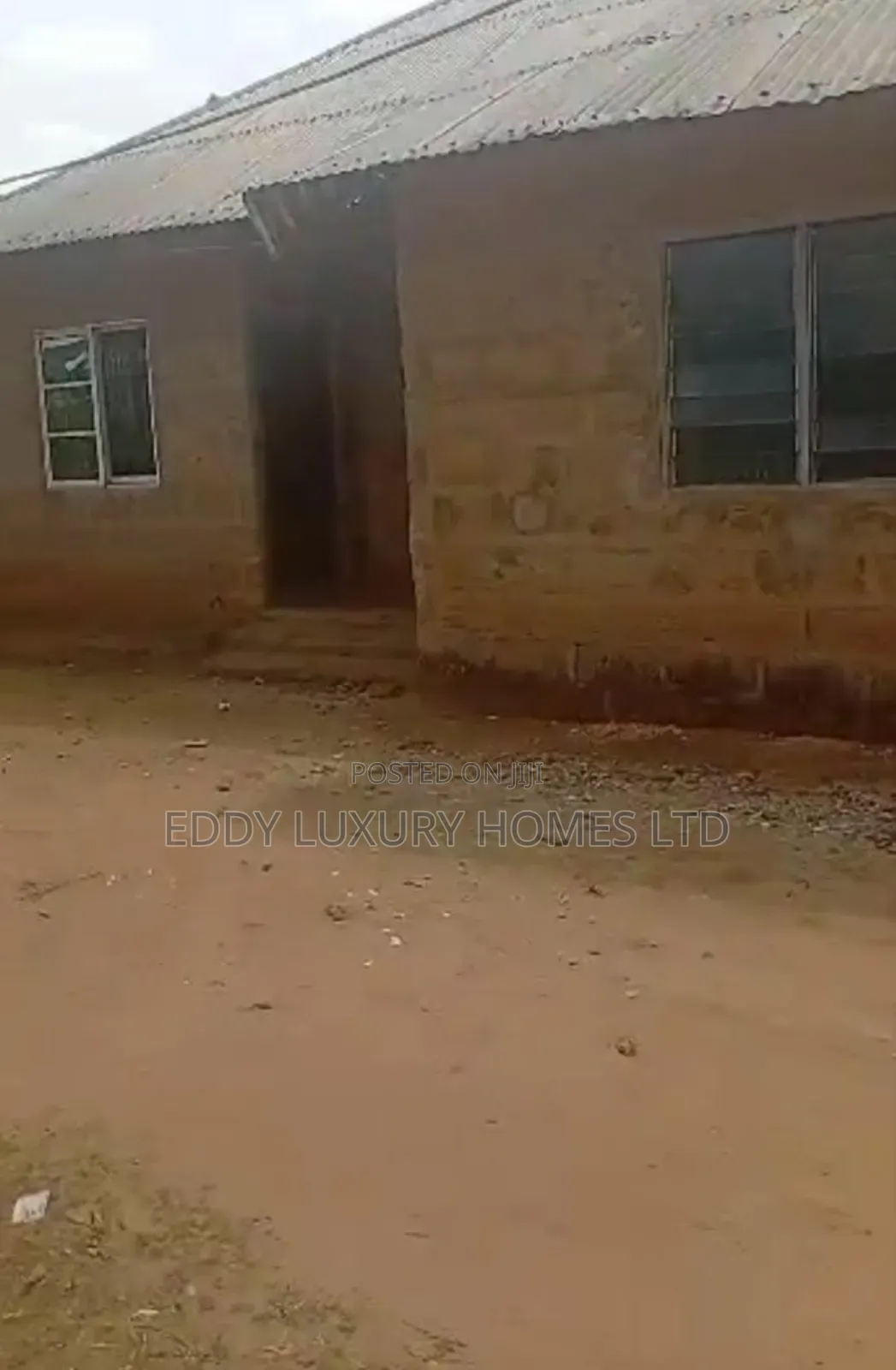 6bdrm Bungalow in Useh Offot, Nwaniba, Uyo for sale in Uyo