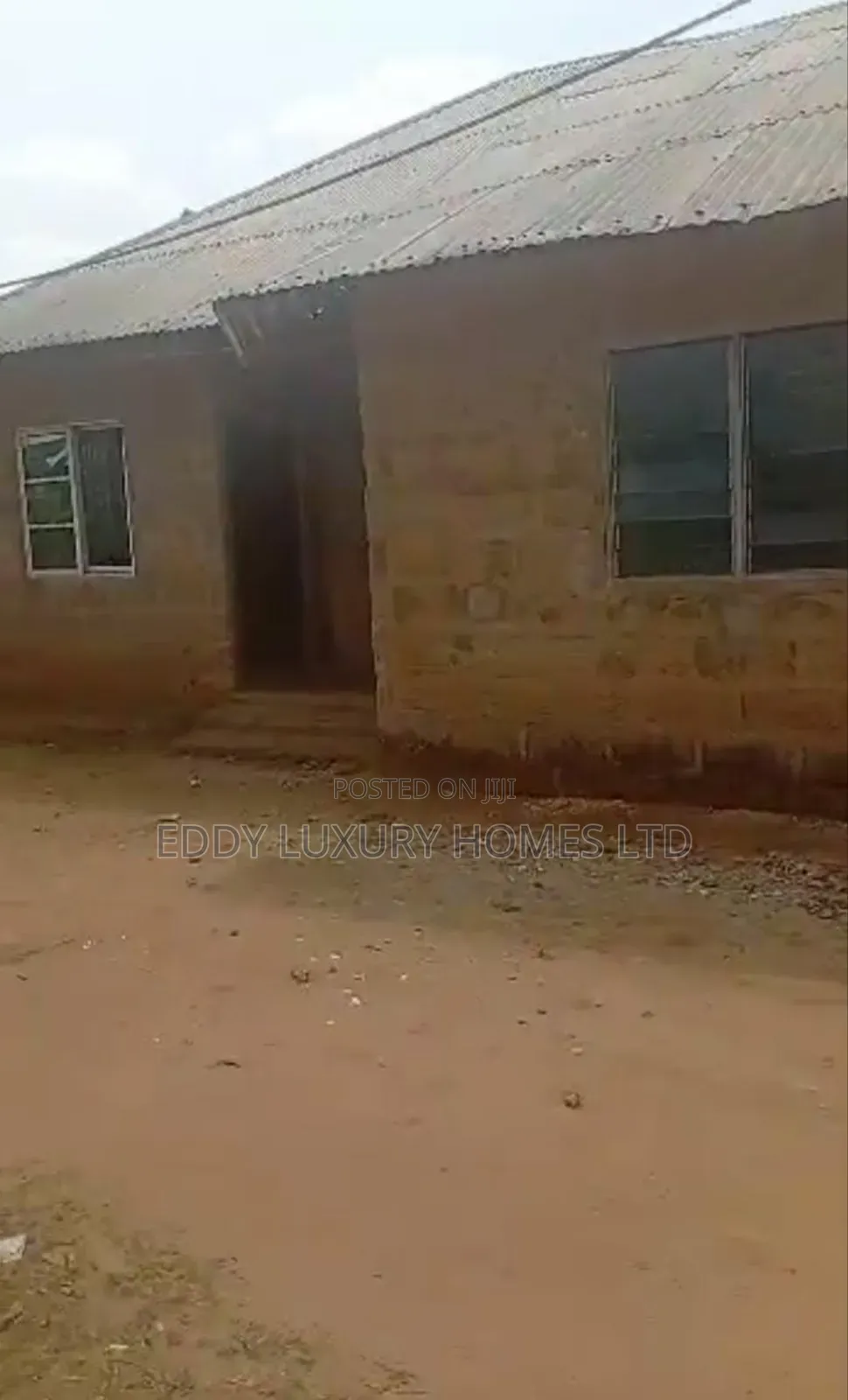 6bdrm Bungalow in Useh Offot, Nwaniba, Uyo for sale in Uyo