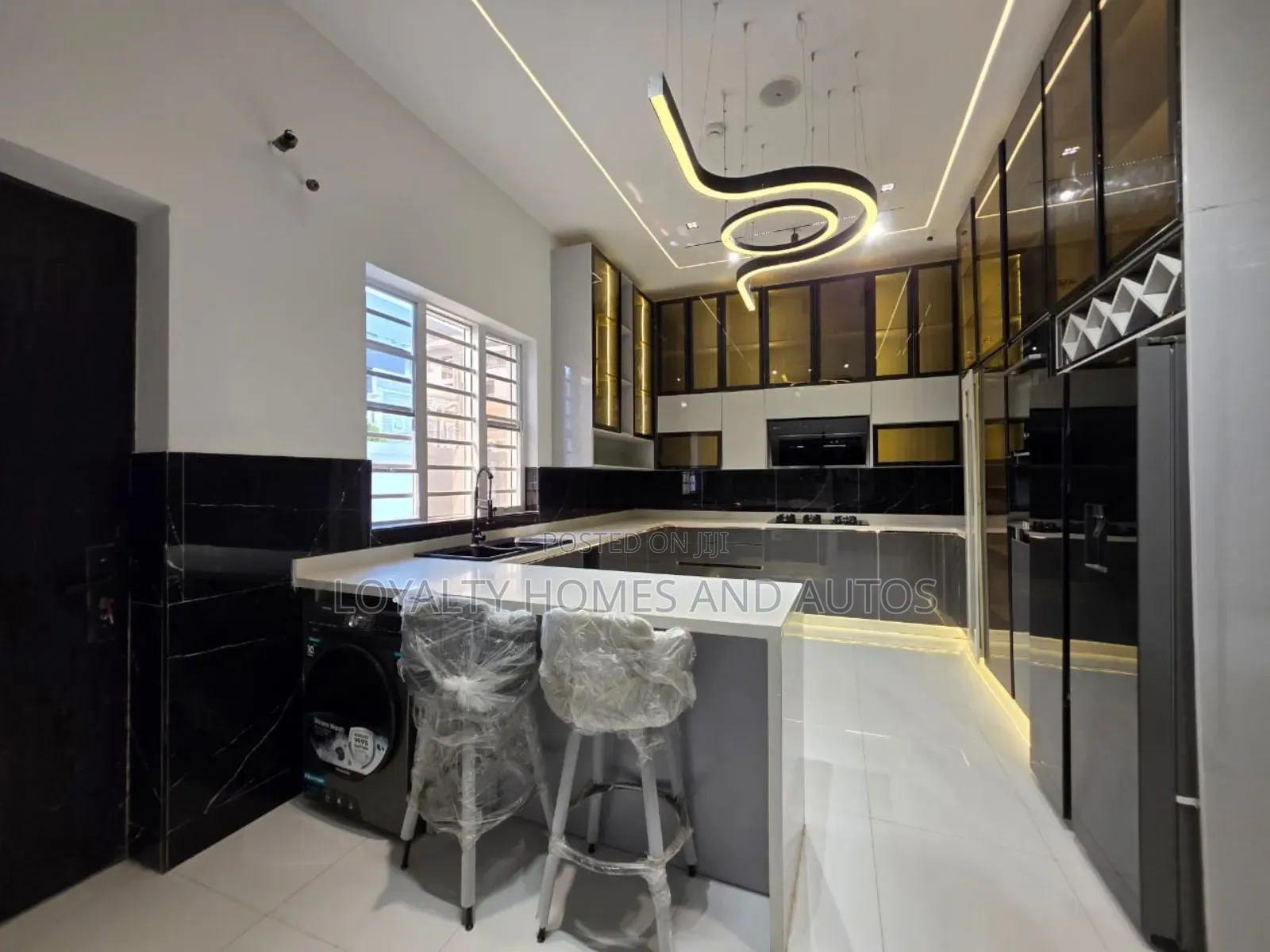 5bdrm Duplex in Lekki Phase 1 for sale in Lekki Phase 1