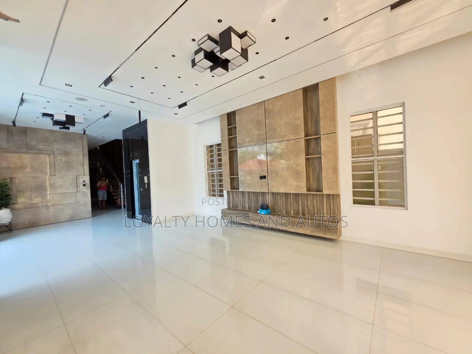 5bdrm Duplex in Lekki Phase 1 for sale in Lekki Phase 1