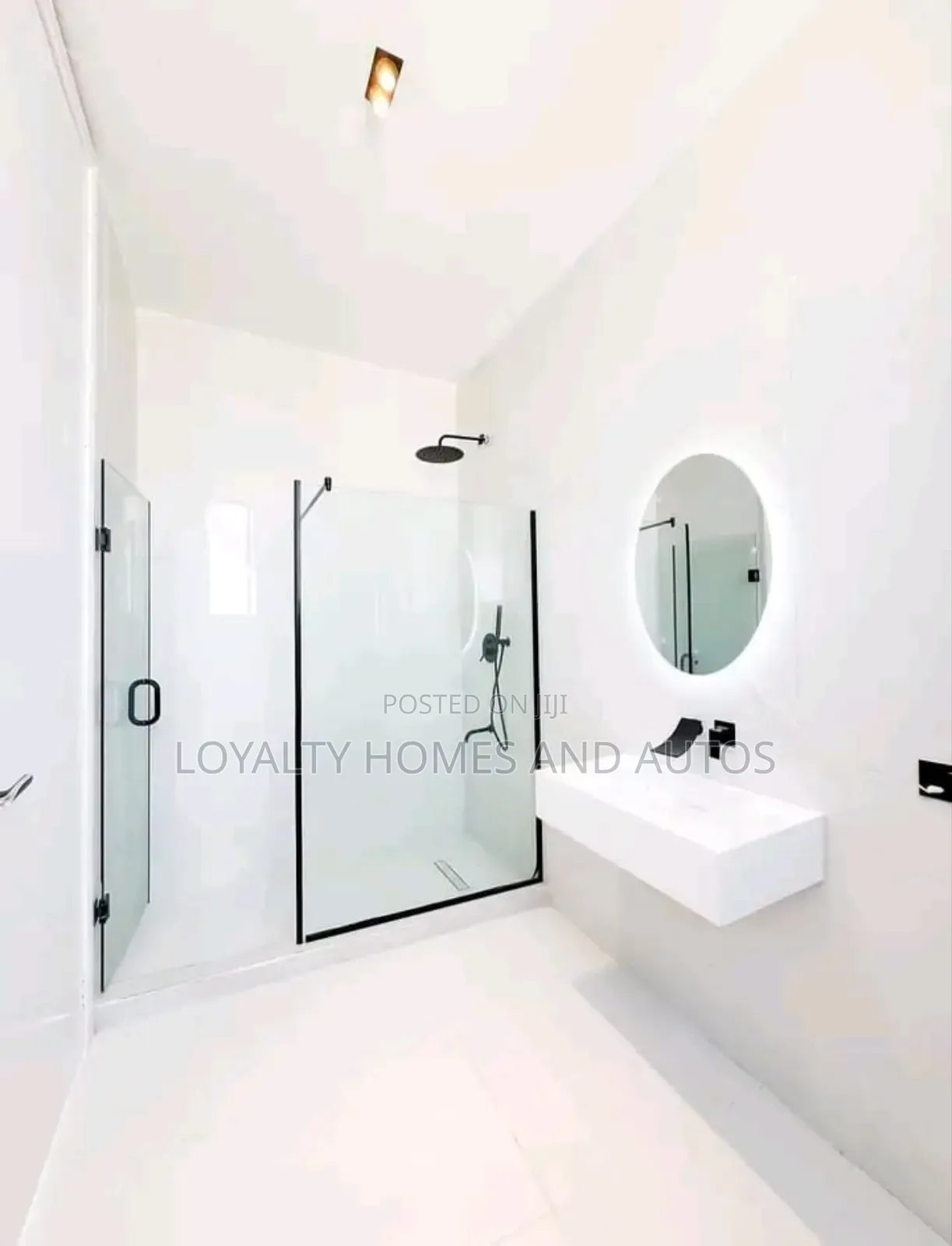 5bdrm Mansion in Osapa london for sale in Osapa london