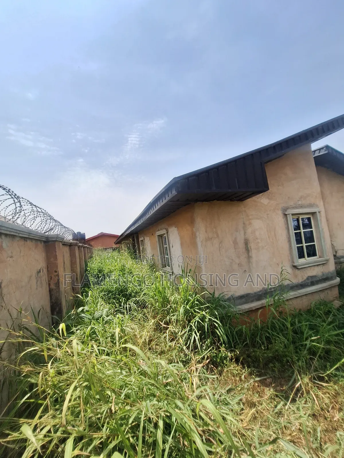 6bdrm Block of Flats in Benin City for sale in Benin City