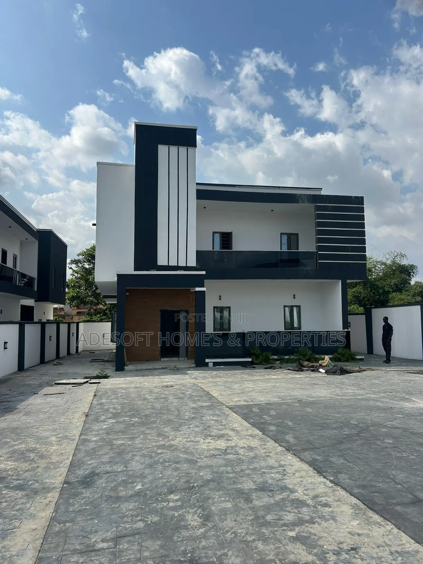 4bdrm Duplex in Chief Lateef Oyelade for sale in Oluyole