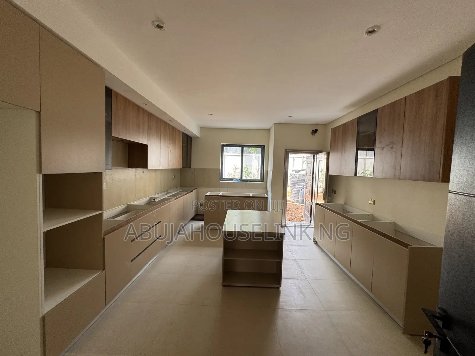 4bdrm Townhouse/Terrace in Katampe Extension for Sale in Katampe Extension