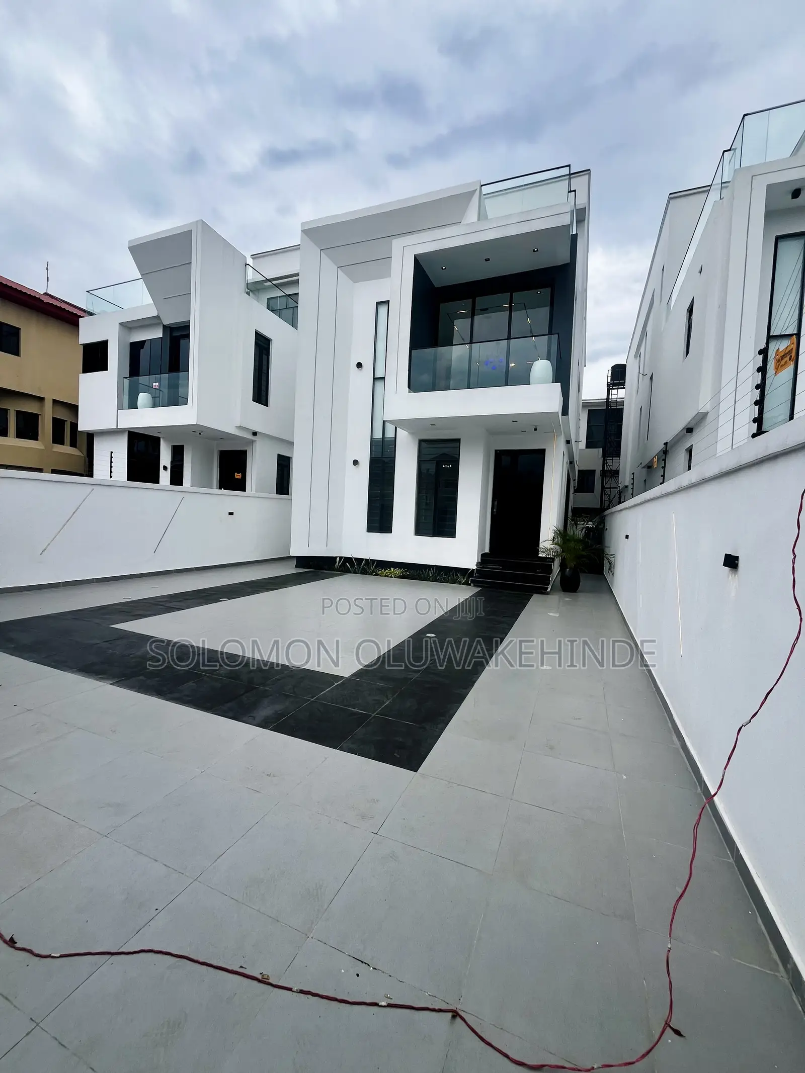 5bdrm Duplex in Lekki Phase 1 for sale in Lekki Phase 1